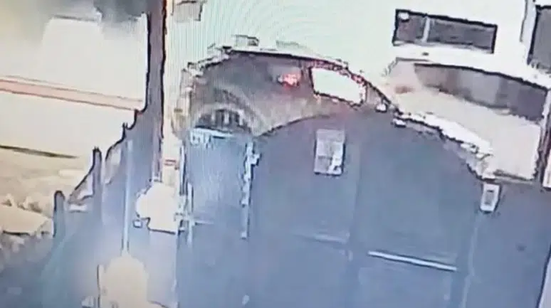 Elazığ'da pikap otomobille çarpıştı: 3 yaralı