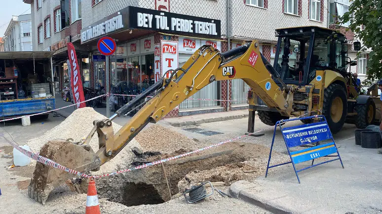 Eskişehir’de altyapı çalışmasında göçük: 2 işçi yaralandı
