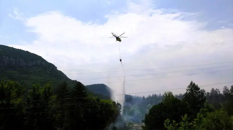 Karabük'te tarım arazisinde başlayıp ormana sıçrayan yangın kontrol altına alındı