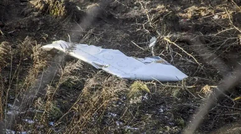 Almanya’da askeri helikopter nehre düştü!
