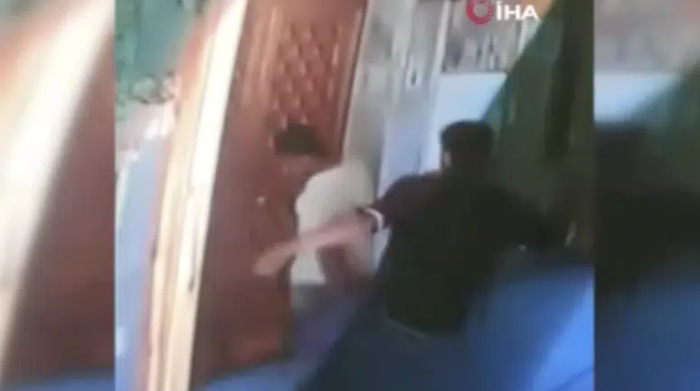 Ankara’da camiye yangın tüpüyle saldırdılar! O anlar güvenlik kamerasında
