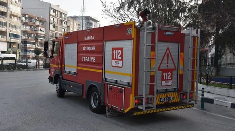 Manisa Akhisar’da geri dönüşüm alanında yangın