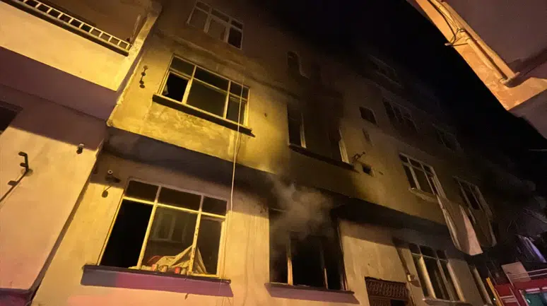 Samsun'da yangın: 3 kişi dumandan etkilendi!
