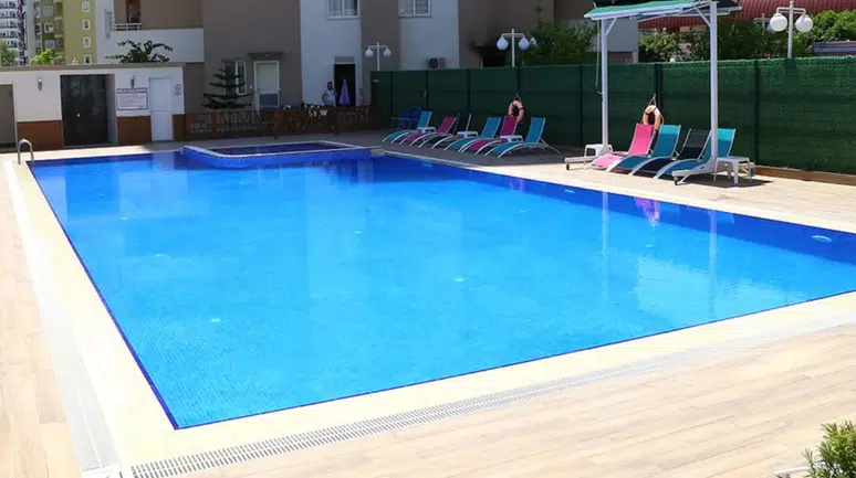 Fethiye'de kahreden ölüm: 2 yaşındaki çocuk havuzda boğuldu