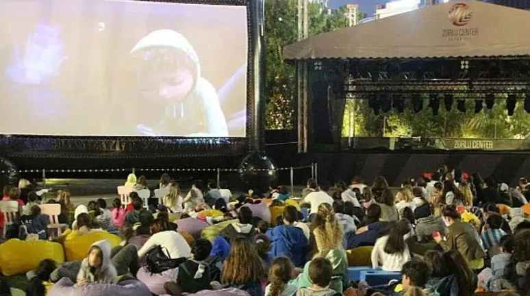 Açık havada sinema keyfi başladı: Pluxee Sinema Günleri ücretsiz olarak sinemaseverlerle buluşuyor