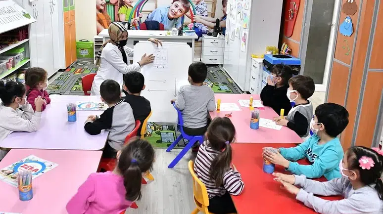MEB'den eğitimde yeni düzenleme: Ortaokullar bünyesinde ana sınıfı açılabilecek!