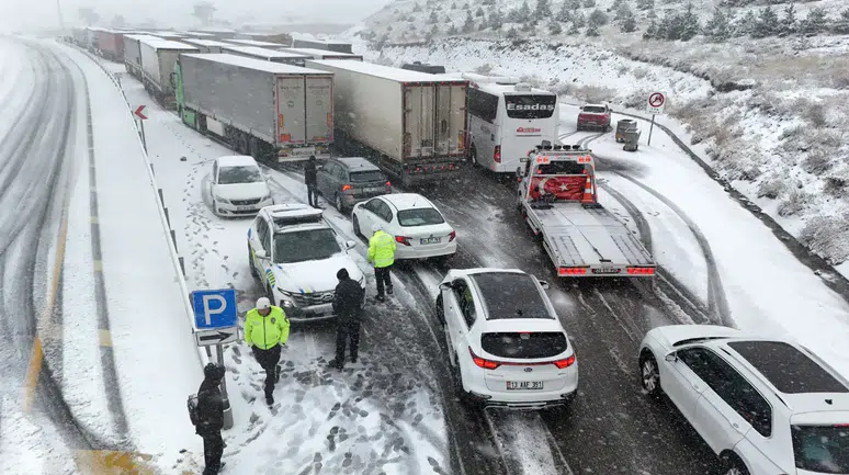 Erzincan'da çığ tehlikesine karşı uyarılar yapıldı!