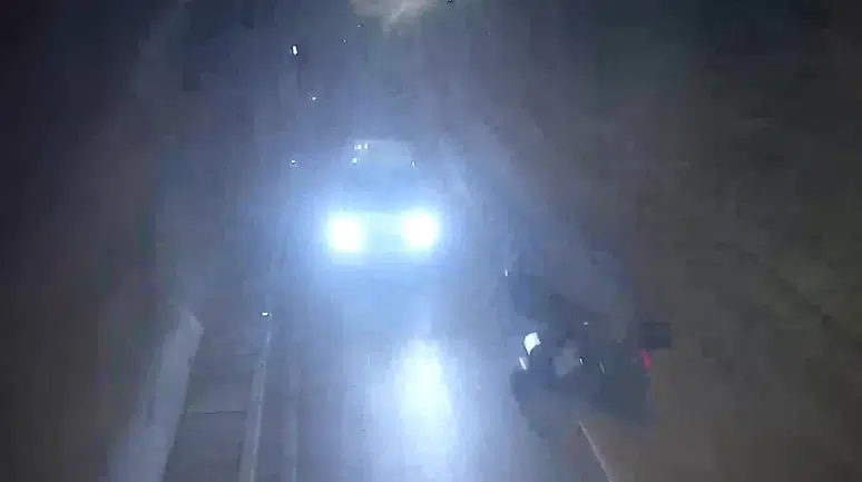 Amasya'da tünelde sollama yapan motosiklet devrildi: Kaza anı kamerada