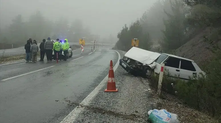 Muğla'da otobüs ve otomobil çarpıştı