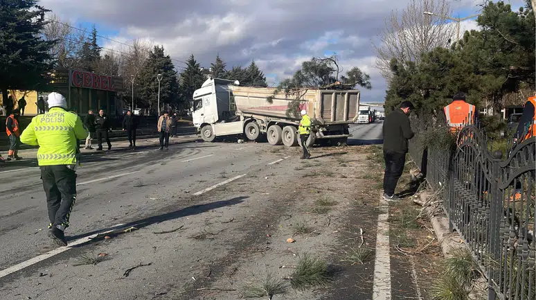 Konya'da ilginç kaza: Refüje çıktı, karşı şeride geçerek durabildi!