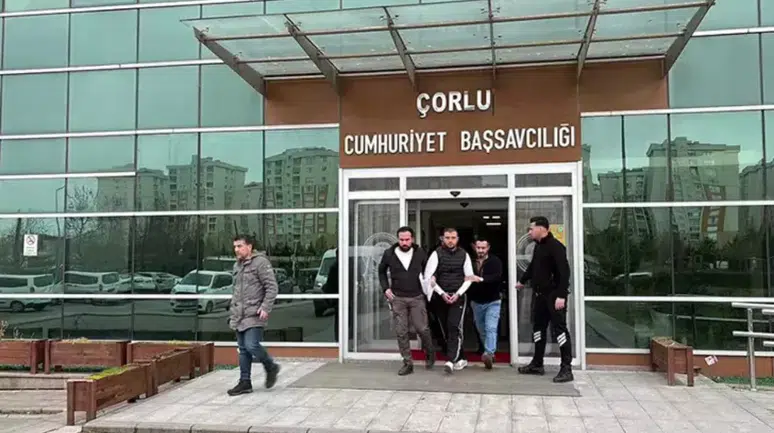 Tekirdağ'da komşusunu 7 yerinden bıçaklayan 23 yaşındaki genç tutuklandı