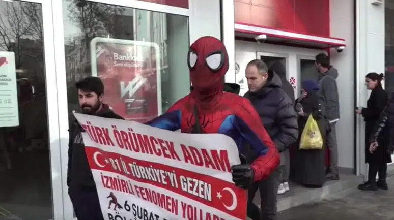 Türkiye'yi gezen 'Örümcek Adam' Van'a ulaştı: 70. ilde çocukların yüzünü güldürdü