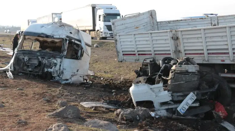 Şırnak'ta iki tır çarpıştı: Yaralılar var