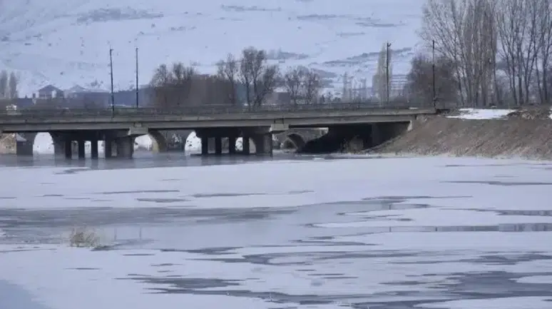 Sivas'ta dondurucu soğuk: Sıcaklık eksi 19 derece oldu!