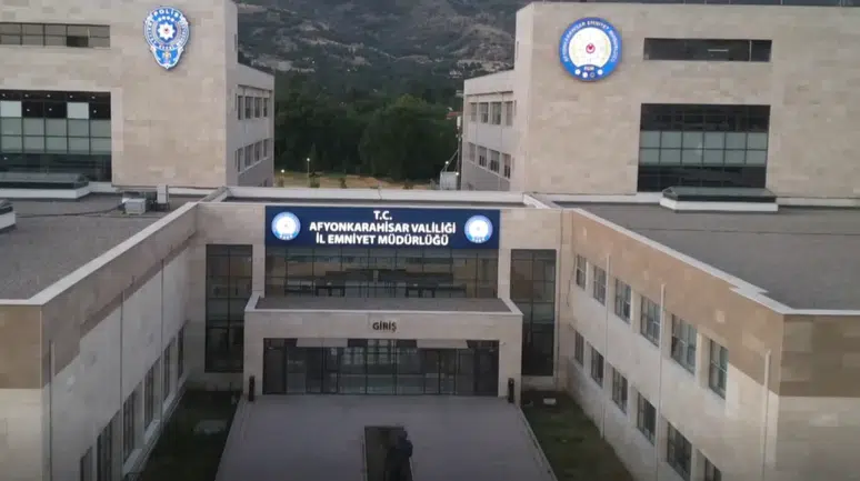 Afyonkarahisar'da rüşvet operasyonu: 1'i kamu görevlisi 2 kişi tutuklandı