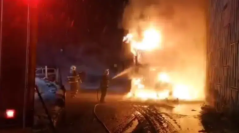 Kastamonu'da kereste yüklü kamyon alev alev yandı: Araç küle döndü