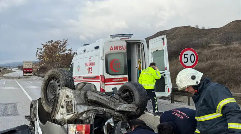 Çankırı'da otomobil ve tır çarpıştı: 1'i bebek 4 kişi yaralandı