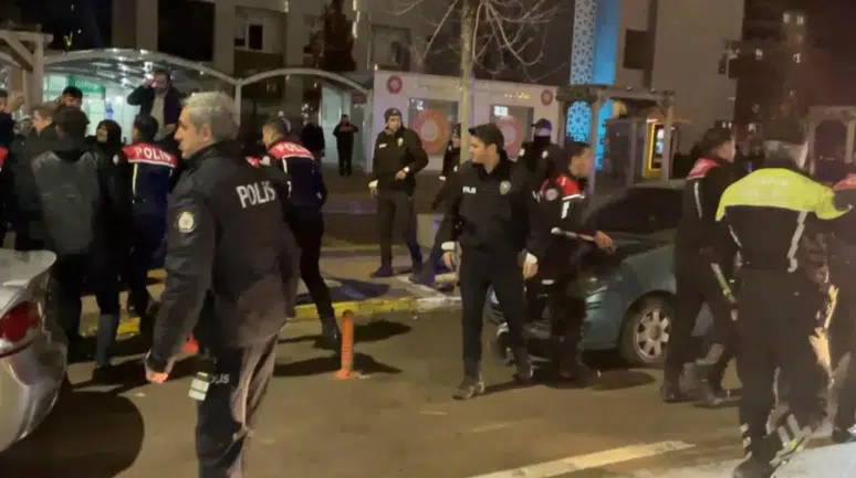 Aksaray Adliyesi önünde kavga çıktı: 4 yaralı, 12 gözaltı