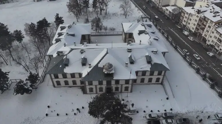 Erzurum Kongre Binası ziyarete kapatıldı: Taşıyıcı sistem ağır hasarlı!
