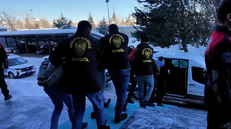 Bingöl'de change araç operasyonu: 4 şüpheli tutuklandı, 5 araç ele geçirildi