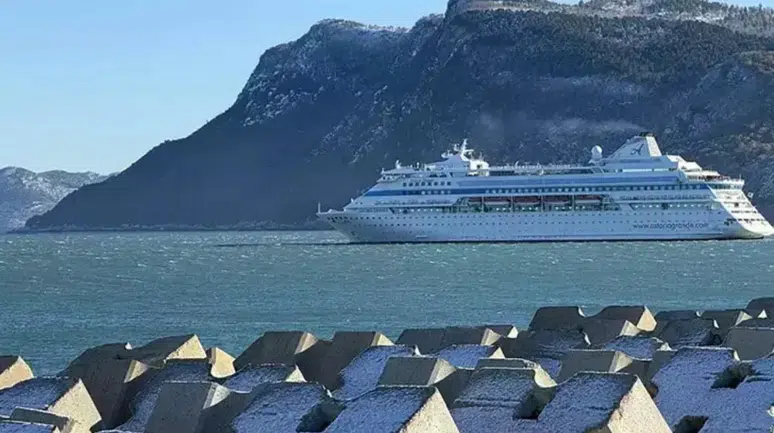 Amasra'da fırtına engeli: Kruvaziyer limana yanaşamadı