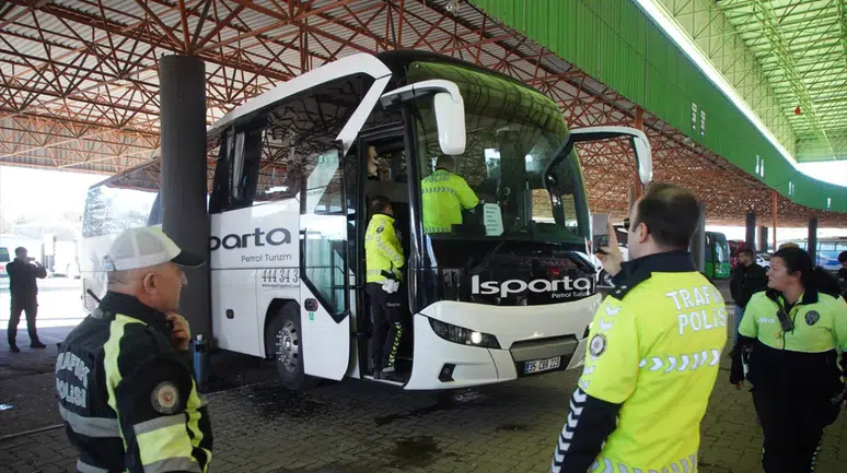 Edirne'de otogarda 2 kişiye otobüs çarptı