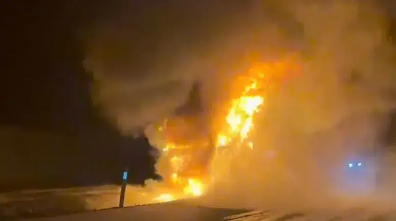 Şanlıurfa’da tır alev topuna döndü! Sürücü canını son anda kurtardı