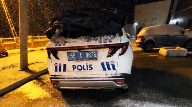 Tekirdağ'da saldırgan balta ile 3 araca zarar verdi!