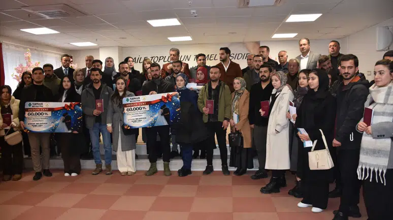 Şırnak Belediyesi'nden yeni evlenen çiftlere 60'ar bin lira destek!