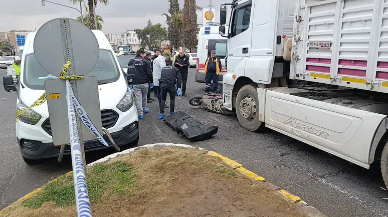 Şanlıurfa'da tır ile motosiklet çarpıştı: 1 kişi hayatını kaybetti