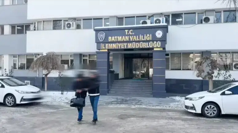 Röntgen filmi ele verdi: Batman'da midesinde uyuşturucu taşıyan şahıs tutuklandı