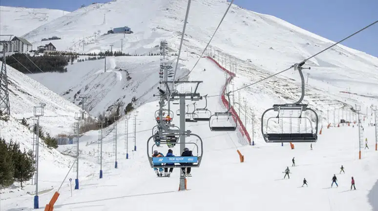 Kayak merkezlerinde kar kalınlığı ölçüldü: Zirve Palandöken'in