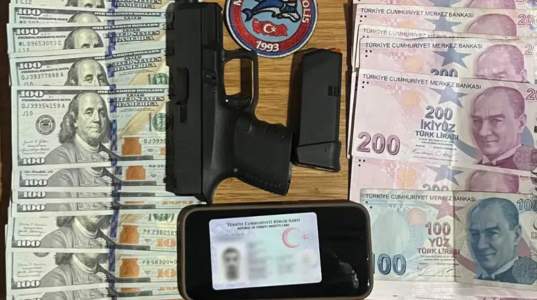 Beyoğlu’nda film gibi kovalamaca: 26 yıl cezası bulunan firari yakalandı!