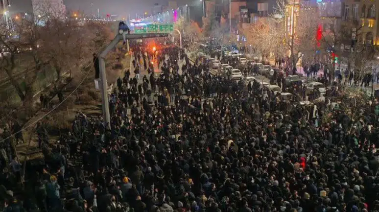 İran’dan dönen öğrenciler, kampüslerde silah sesleri duyduklarını anlattı