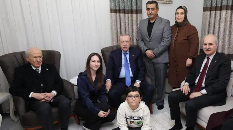 Cumhurbaşkanı Erdoğan ve Bahçeli'den depremzede aileye ziyaret