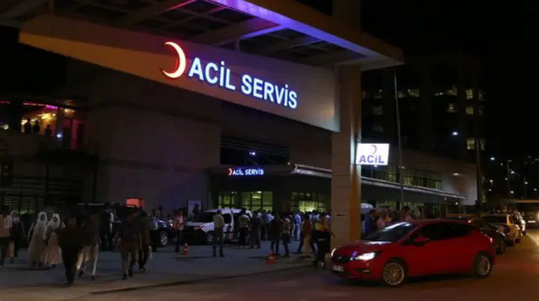 Sakarya'da panelvan ile ticari araç çarpıştı : Ölü ve yaralılar var