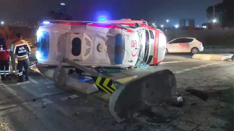Kartal'da ambulans ile cip çarpıştı : Çok sayıda yarlı var