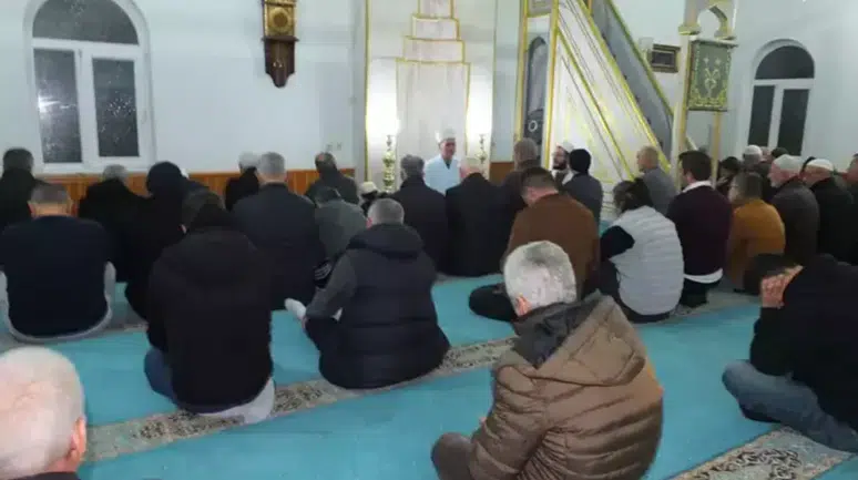 Burhaniye’de akşam ezanı 3 dakika erken okundu : Çok sayıda kişi orucunu açtı