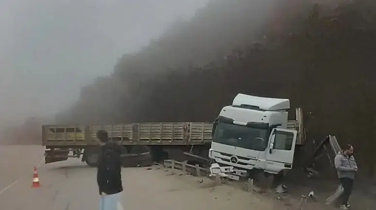 Sinop Boyabat’ta yolunda tır kazası