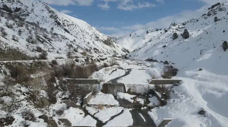 Erzincan'da sıcaklıklar arttı, dereler akmaya başladı