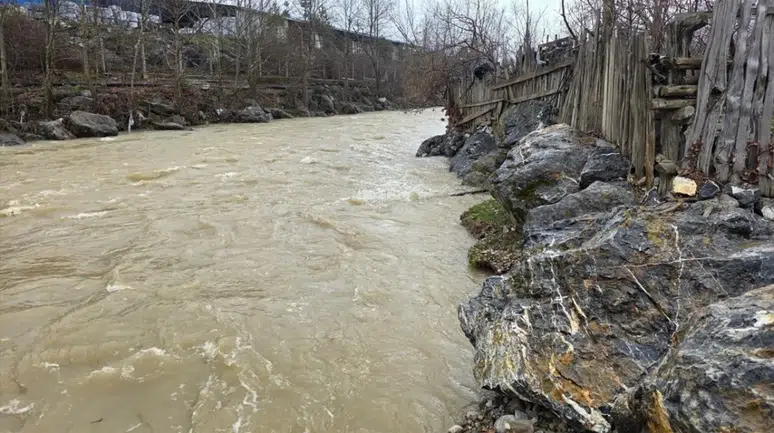 Isparta'da acı haber : 77 yaşındaki adam derede ölü bulundu