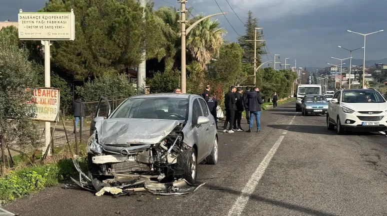 Manisa Turgutlu'da feci kaza : Ölü ve yaralılar var!