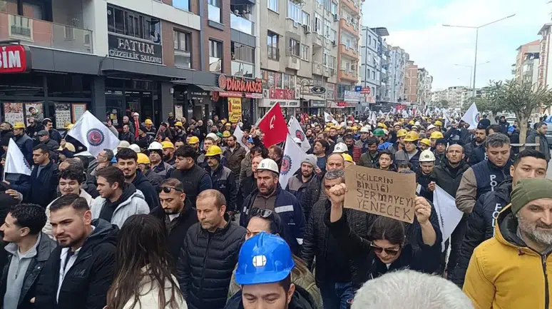 Maaşlarını alamayan Soma maden işçileri eylemde!