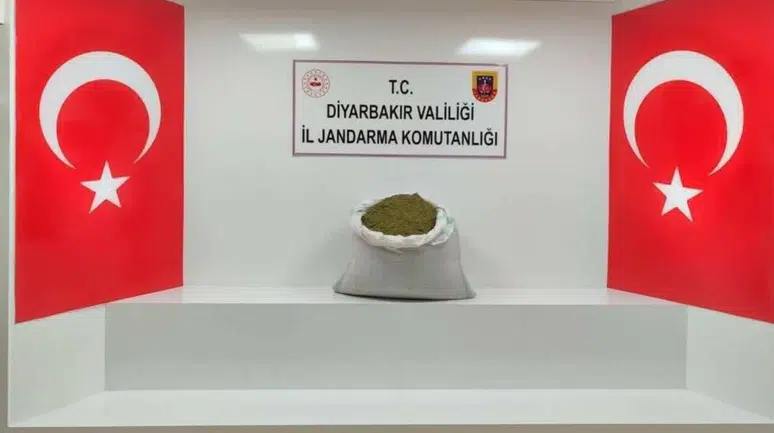 Diyarbakır'da uyuşturucu operasyonu : 38 kilo esrar ele geçirildi