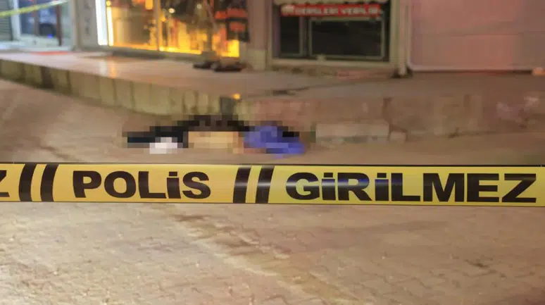 Hatay'da 23 yaşındaki genç, camdan atlayarak intihar etti