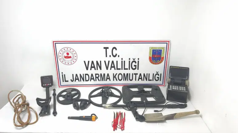 Van'da kaçak kazı yapan 3 şüpheli yakalandı