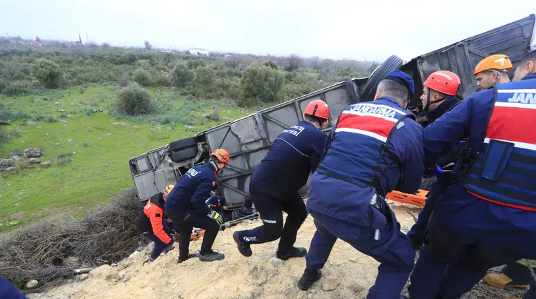 Antalya'daki kazada ölen 3 kişinin Akdeniz Üniversitesi'nde öğrenci olduğu öğrenildi