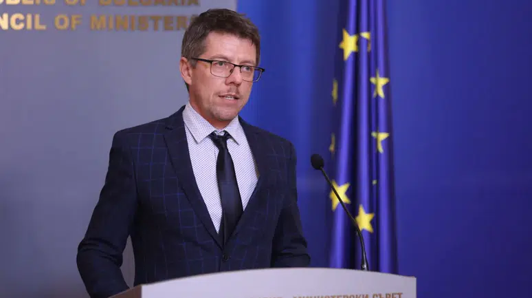 Bulgaristan'ı sarsan istifa : Bir gün önce göreve başlamıştı