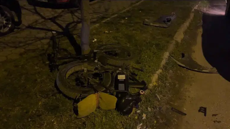 Eskişehir'de 17 yaşındaki otomobil sürücüsü, bisikletli çocuklara çarptı : 2 yaralı