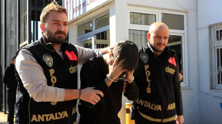 Antalya'da 7 aylık hamile eşini tabancayla vuran koca tutuklandı